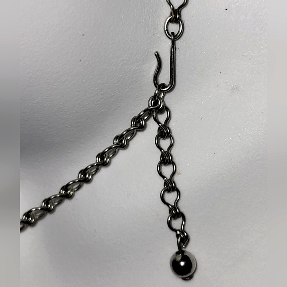 Vintage Leaf Design Silver-tone Choker / Necklace - Picture 4 of 4